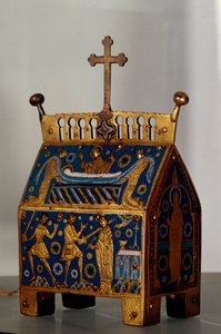 Kunstobject: relikwie in email, goud en koper van Sint Thomas Becket, aartsbisschop van Canterbury. Gedecoreerd met voorstellingen van de moord op de aartsbisschop in de kathedraal van Canterbury en zijn begrafenis. 13e eeuw