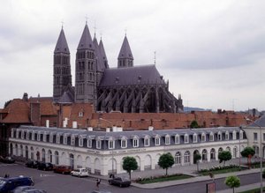 Kathedraal van Doornik (België), buitenaanzicht