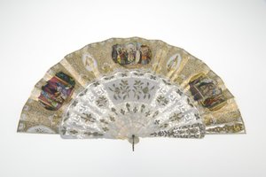 Waaier, c.1860, Gedrukt en geschilderd papier, parelmoer, goud, zilver en koper metalen, en spiegel, Maker onbekend