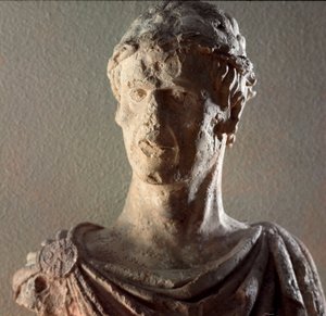 Kalkstenen buste van keizer Frederik II van Hohenstaufen (1194-1250) 1245-1250. Barletta, Museo Civico