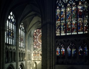 Glas-in-loodramen en rozet van de kathedraal van Troyes