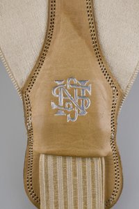 Bretels, ca.1880 (detail), Geborduurd wit satijn, leer, zilver, Maker onbekend door Unknown artist