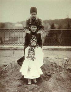 De familie van hertog Fyodor Uvarov in landgoed Porechye. Albuminefoto door Unknown artist