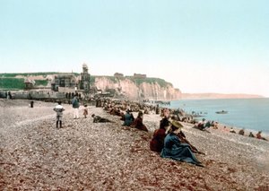 Zicht op het strand en het Casino van Dieppe. Fotochrome ca. 1890.
