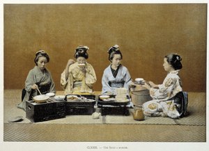 Een eetkamer in Japan: vrouwen eten rijst met eetstokjes en een van hen schenkt thee in - n.d. eind 19e eeuw door Unknown artist