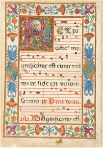 Engel die een instrument bespeelt in een versierde initiaal "R" met flora, fauna en grotesken, uit een antifoon
