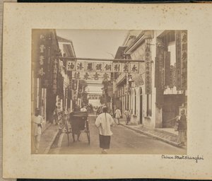 Chinese straat. Shanghai door Unknown artist