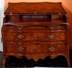 Meubilair: ladekast van cederhout. 1735-1745 ca. Privécollectie door Unknown artist