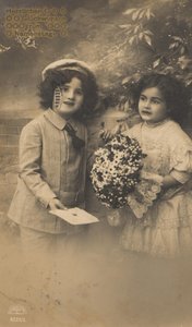 Historische naamdag wenskaart, kinderen in poppenkostuum, kitscherig, romantisch door Unknown artist