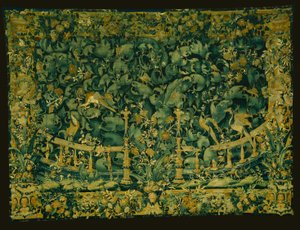 Groot bladverduistering met balustrade en vogels