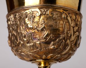 Metaalsmeedkunst. Kelk. Geschenk van kanunnik A. Le Vaillant de la Bassarderie, deken van het kathedraalkapittel 1726 tot 1758. 18e eeuw (detail) door Unknown artist