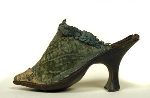 Model van schoenen met hak voor vrouwen uit de 18e eeuw. door Unknown artist