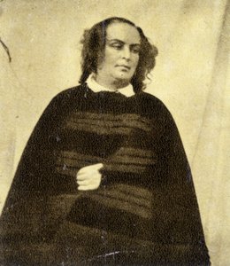Mevrouw Victor Hugo, nog steeds in het zwart gekleed sinds de dood van zijn dochter Leopoldine door Unknown artist