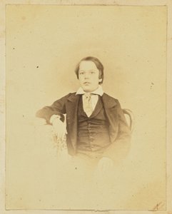 [Portret van een jonge jongen]. door Unknown artist