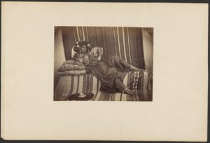 [Liggende Algerijnse odalisque, stam Ouled Nail]. door Unknown artist