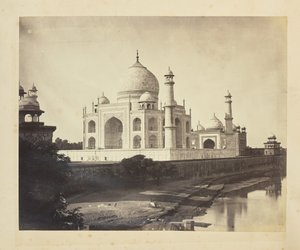 [Taj Mahal vanaf de oevers van de rivier Yamuna]. door Unknown artist