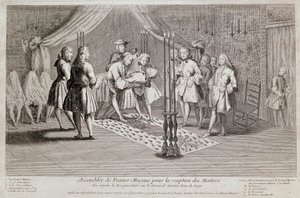 De eerste en tweede opzichters leggen de ontvanger op de kist getekend in de loge. De Grootmeester staat achter hen met een hamer. De drie mannen bedekt met een laken zijn ontvangers die nog niet de omhelzing van de Grootmeester hebben ontvangen. Ceremonie door Unknown artist