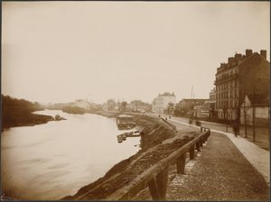 [Uitzicht langs rivier].