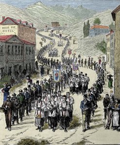 Zicht op de processie van het station naar de grot van Lourdes in de Hoge Pyreneeën waar de Maagd verscheen aan Bernadette Soubirous in 1858, huidige bedevaartplaats. Gravure uit de 19e eeuw door Unknown artist