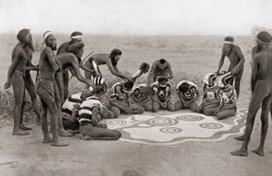 Een totemische ceremonie van de Warramunga-stam, Australië