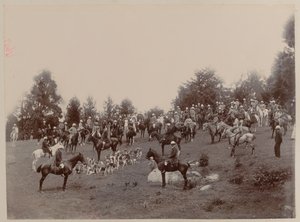 Britse en Indiase ruiters bij een bijeenkomst van de Ootacamund Hunt door Unknown photographer