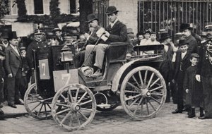 Deelnemers aan een paardenloze autorace, auto