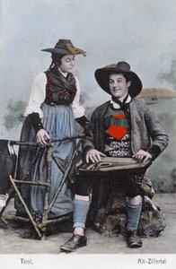 Koppel in traditionele klederdracht, Alt - Zillertal, Tirol