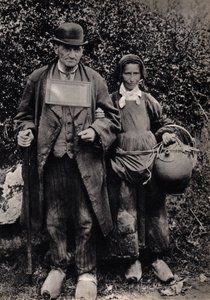 Koppel Bretonse bedelaars. Fotografie, eind 19e eeuw, Parijs. Coll. Selva.