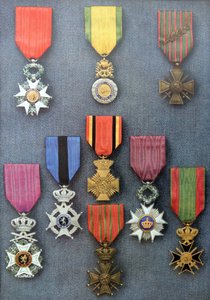 Franse en Belgische militaire medailles door Unknown photographer