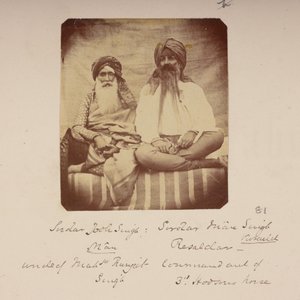 Hoofdmannen uit de geboortestad van Ranjit Singh: zijn oom, Jodh Singh Mann (links), en Man Singh Vuraich, Gujranwala, ca. 1860 (z/w foto)