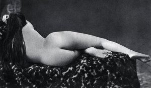 Naakte vrouw liggend rond 1860 Anonieme fotografie