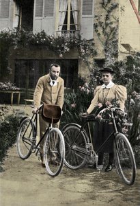 Pierre en Marie Curie in hun tuin door Unknown photographer
