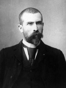 Portret van Emile Roux, Franse arts en bioloog. door Unknown photographer