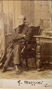 Portret van Giuseppe Mazzini, met handtekening (zw/w foto)