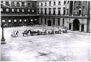 Koningin Victoria verlaat Buckingham Palace, Diamanten Jubileum, 22 juni 1897 (zw/w foto) door Unknown photographer