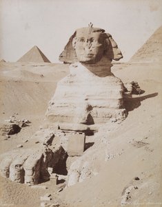 De Sfinx en, op de achtergrond, de Grote Piramide van Cheops. Caïro, El Giza