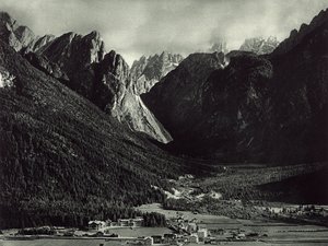 De stad Dobbiaco in de Dolomieten