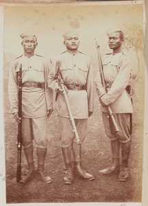 Drie soldaten van het 4e Gurkha (Rifle) Regiment door Unknown photographer