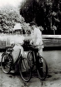 Vladimir Dmitrievich Nabokov (1870-1922) en Elena Ivanovna Rukavishnikova (1876-1939) door Unknown photographer