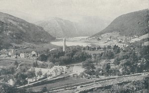 Een Iers Dorp Glendalough, 1910 door Valentine and Sons Ltd