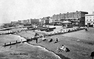 Het strand bij Worthing, West Sussex, 1917 door Valentine and Sons Publishing Co