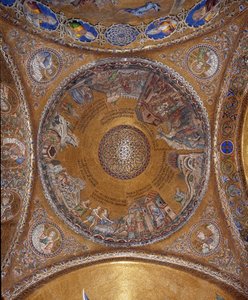 Zicht op de koepel met mozaïeken op een gouden achtergrond (Romaans en Byzantijnse stijl) die het leven van Mozes illustreren. In de pendentieven, de vier profeten Salomo, David, Zacharia, Maleachi. Begin van de 13e eeuw. Basiliek San Marco door Veneto Byzantine School