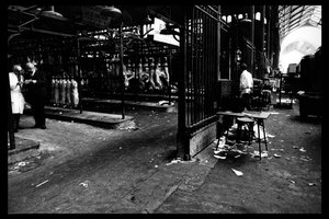 Sloop van de centrale markt in Parijs, in augustus 1971 (zwart-wit foto)