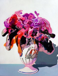 Levendige vrouw met bloemen