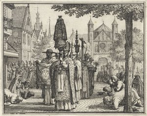Processie met een beeld door een straat
