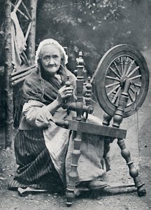 Een oude Ierse vrouw bij haar spinnewiel, 1912