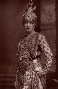 Henriette Rosine Bernard genaamd Sarah Bernhardt (1844-1923) door W. and D. (after) Downey