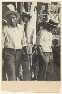 Mensen in het centrum van Havana Schoenpoetskraam door Walker Evans