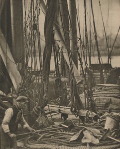 Aan de voet van de mast op een Thames Barge door Walter Benington