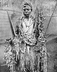 Een medicijnman, Oeganda, Afrika door Wide World Photos